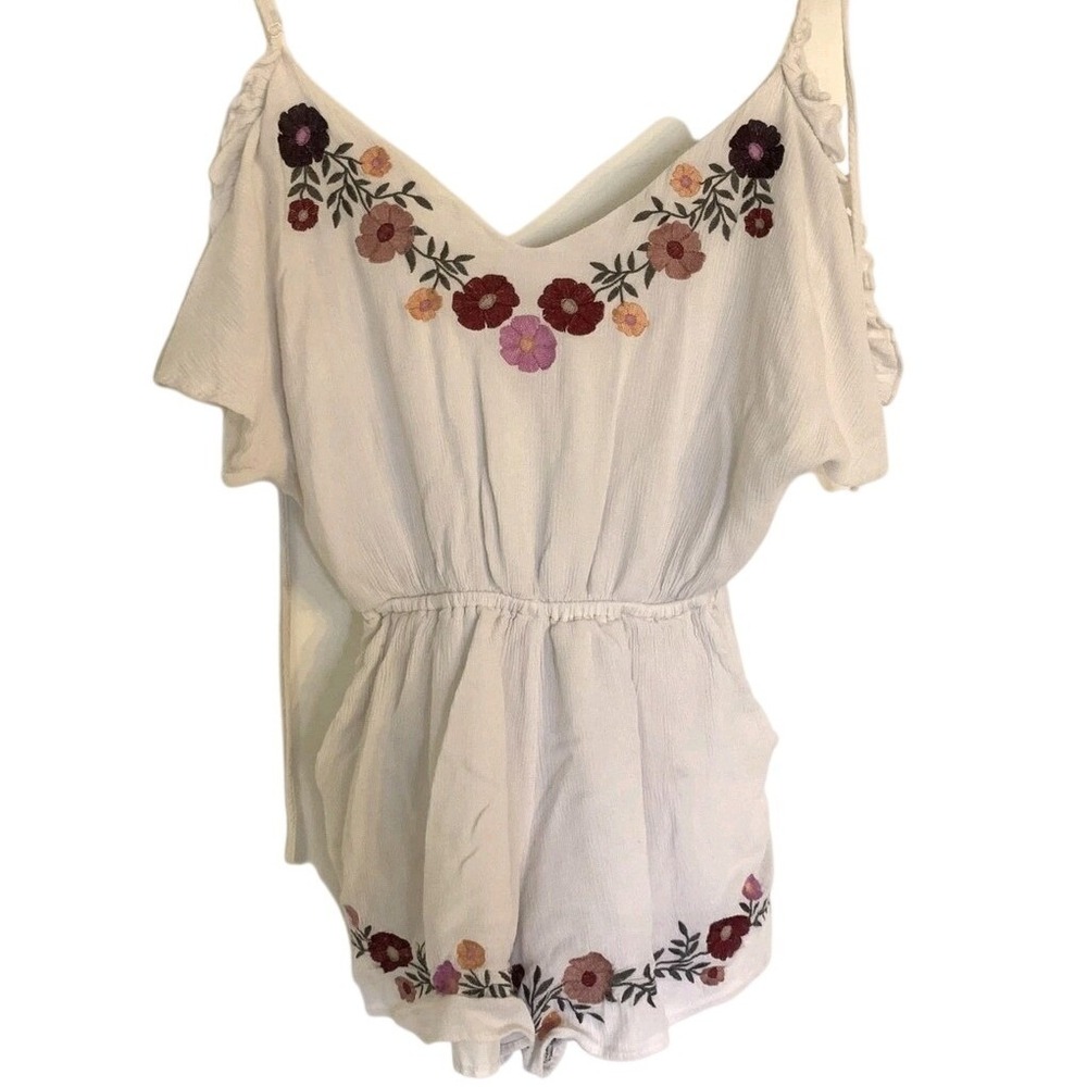 Forever 21 Romper Size Small Embroidered Short White‎ Boho